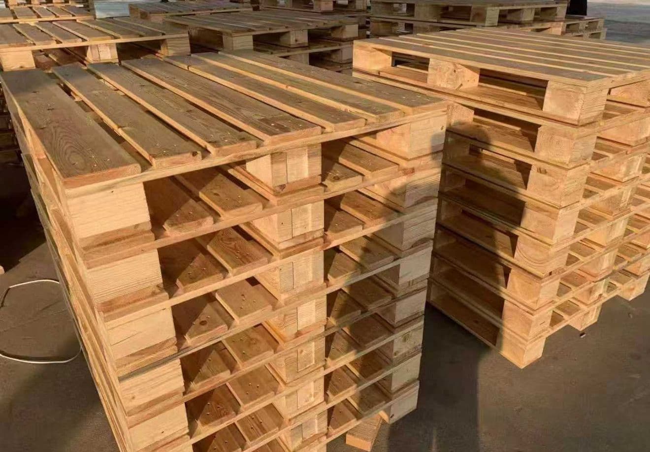 Heavy-duty wooden pallets with thick deck boards and reinforced bearers